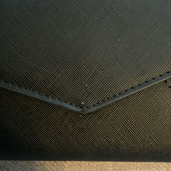 Black clutch with removable gold chain - Picture 3 of 5